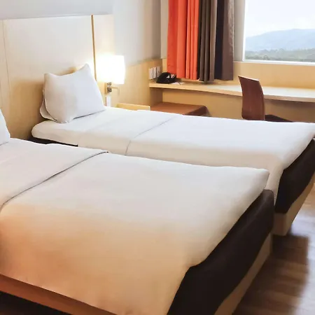 Ibis Padang Hotel Exterior photo