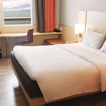 Ibis Padang Hotel Exterior photo